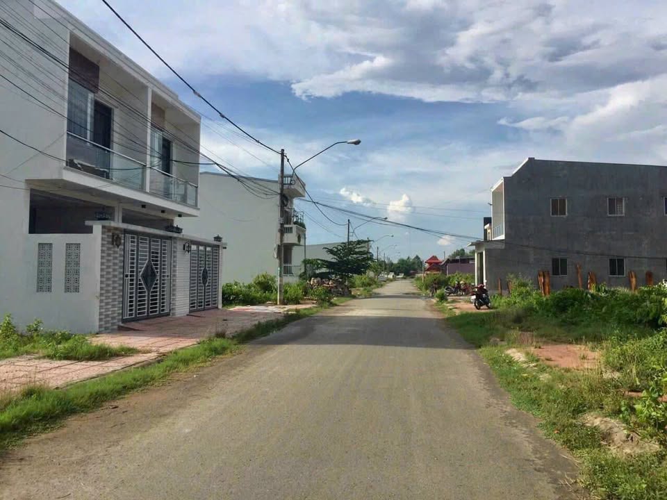 Nhà 1 Trệt 1 Lầu Đường 17A Khu Đô Thị Minh Linh - 90m² Giá 2.35 Tỷ Thương Lượng!