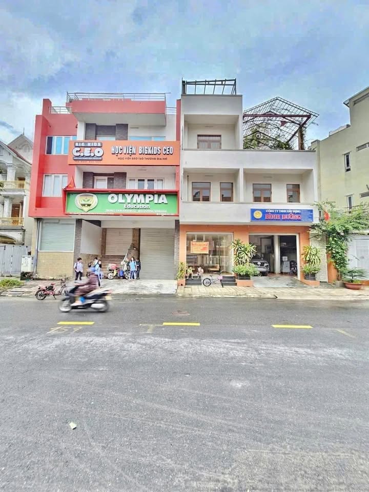 Nhà mặt tiền kinh doanh Dĩ An 158,3m² giá 16.8 tỷ - Tiềm năng kinh doanh cao!