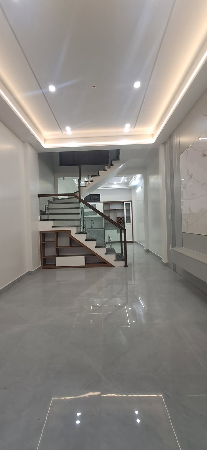 Nhà riêng 3 tầng đường Phương Lưu, 40m² giá 3 tỷ - Sổ đỏ chính chủ, ô tô đỗ gần!