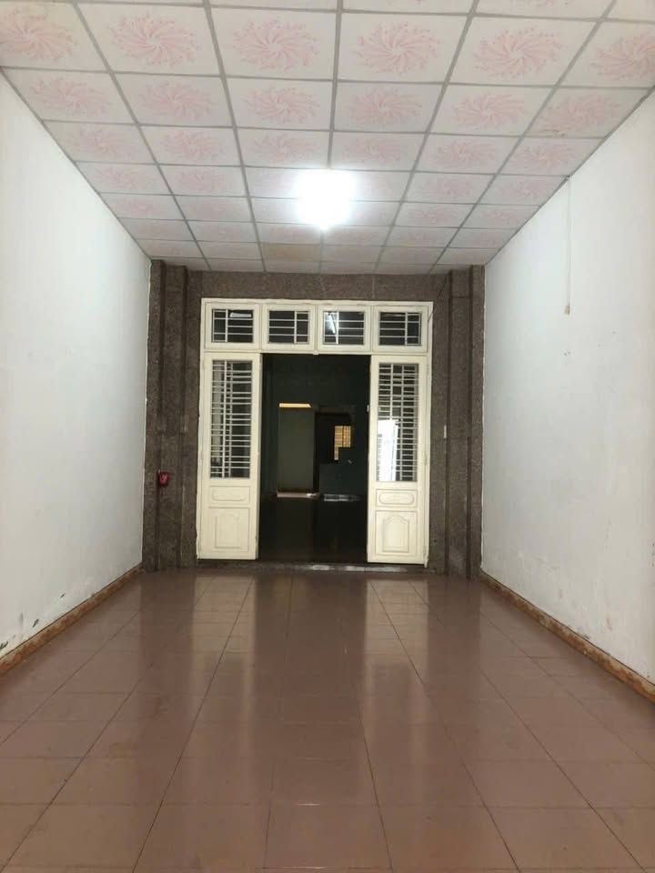 Nhà mặt tiền CMT8 Thủ Dầu Một 120m² giá 15 triệu - Gần bến xe, tiện ích đầy đủ!