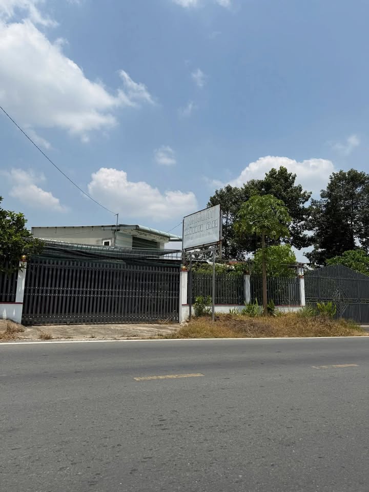 Nhà mặt tiền đường Cây Bài, Củ Chi 520m² giá 4.4 tỷ - Kinh doanh đa ngành lý tưởng!