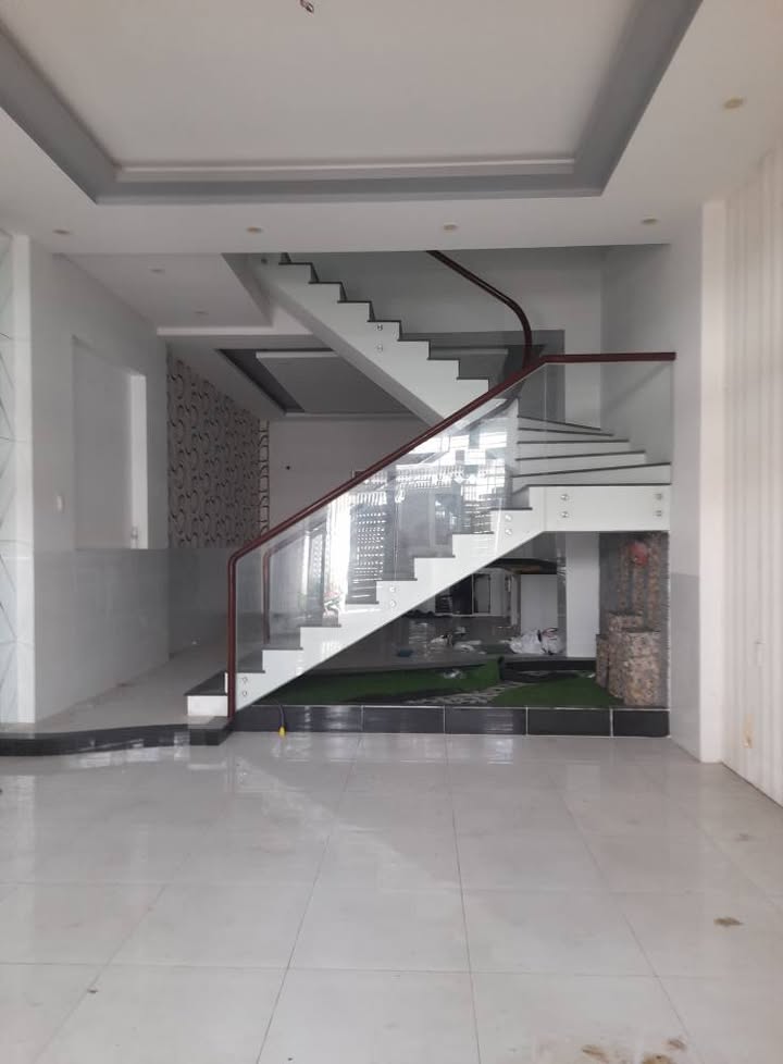 Nhà mặt tiền Vũ Trọng Phụng, Rạch Giá, 100m² giá 2 tỷ - Bán gấp, chính chủ!