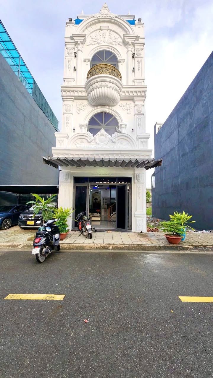 Nhà cho thuê 2 lầu 1 trệt An Phú, Thuận An 100m² giá chỉ 13 triệu - Phù hợp cho gia đình và văn phòng!