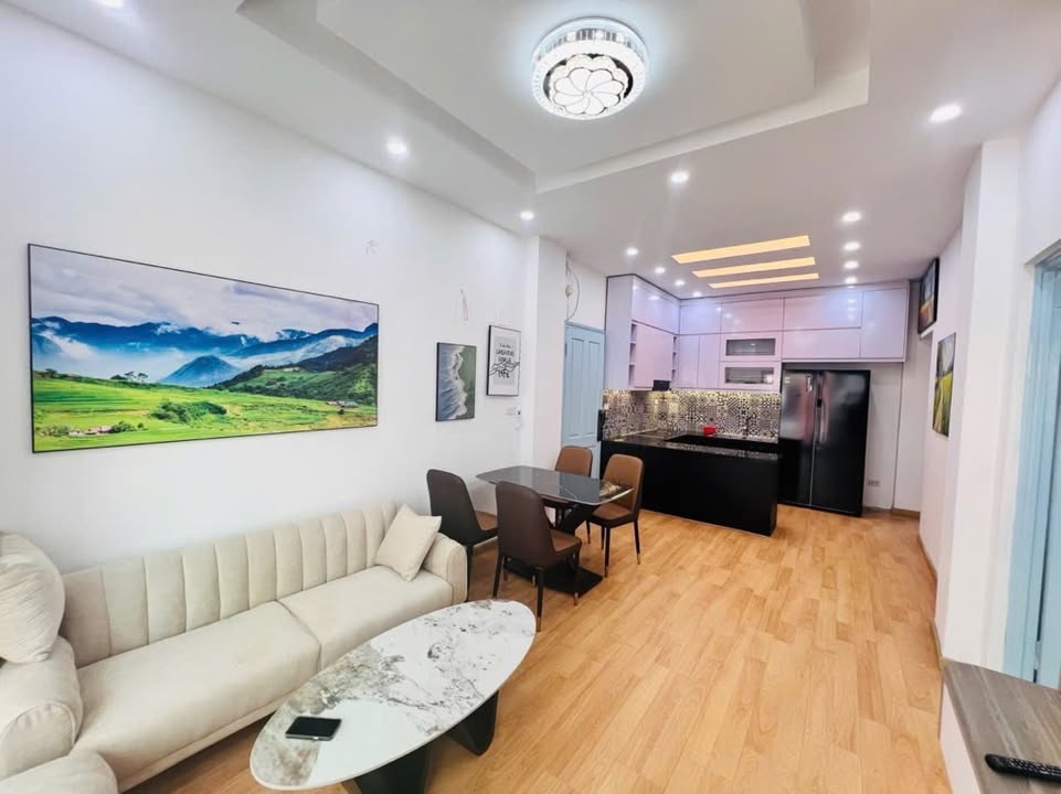 Căn hộ chung cư Invest Đê La Thành 145m² giá 20 triệu - Nội thất đầy đủ, thoáng đẹp!