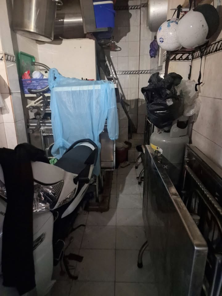 Nhà hẻm Cách Mạng Tháng 8, Quận 3, 9m² giá 1.7 tỷ - Sổ hồng chính chủ, thương lượng nhẹ!