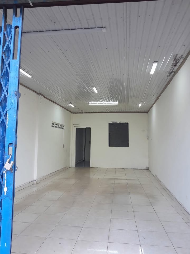 Nhà mặt tiền Lê Đại Hành, Pleiku - Cho thuê nguyên căn, gần ngã tư biển hồ