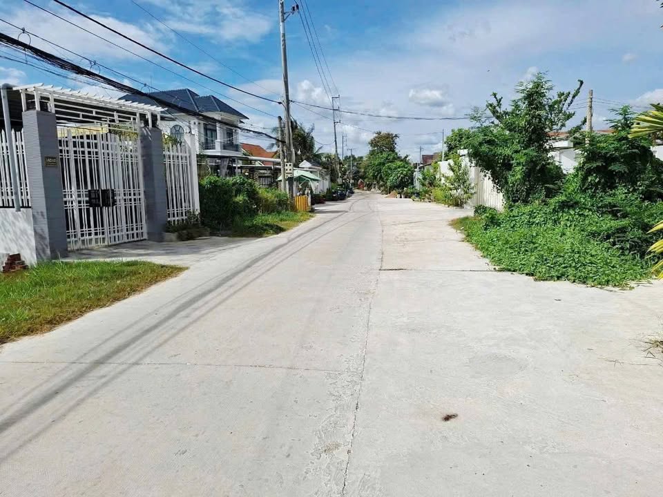 Đất nền góc 2 mặt tiền hẻm Sân Bia, Phú Tân, Bến Tre - 126m² chỉ 2.09 tỷ!