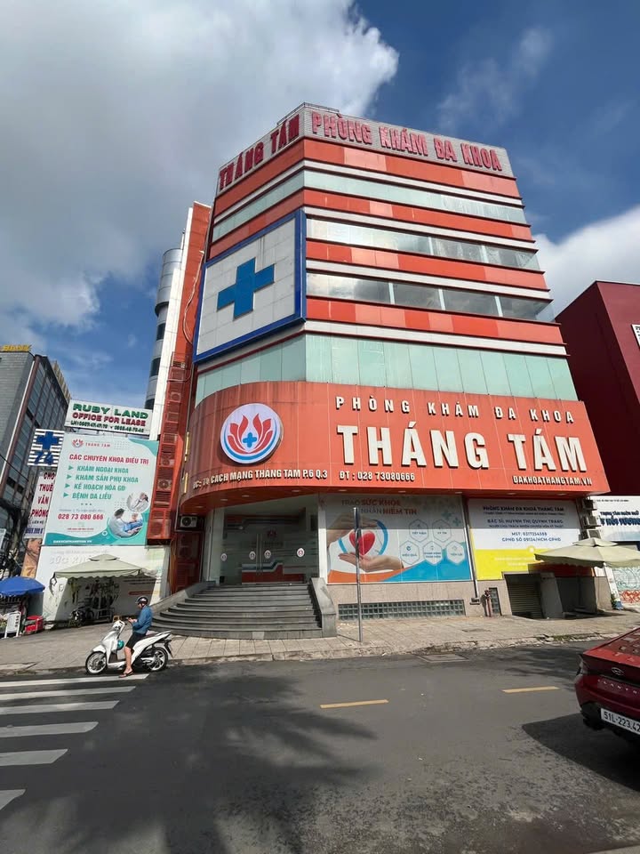Cho thuê FrontHouse tại Góc 74 Cách Mạng Tháng Tám, Quận 3, 192m² - Phù hợp cho TMV, Phòng khám