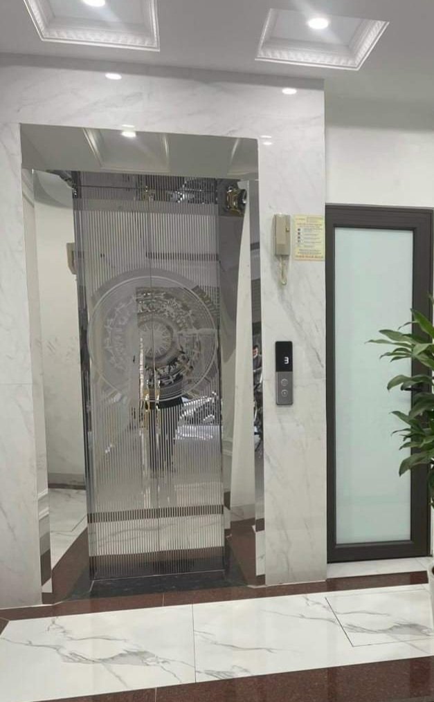 Nhà cho thuê Đội Cấn, Ba Đình 114m² giá 47 triệu - Mặt tiền rộng, lô góc sầm uất!