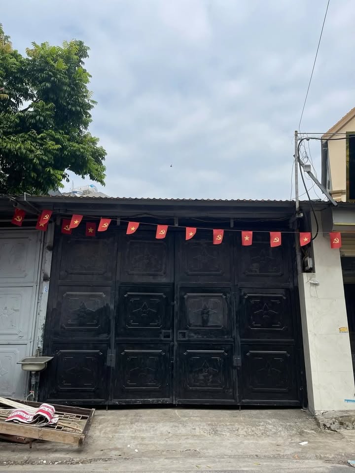 Kho xưởng cho thuê tại Bắc Cầu, Long Biên - 140m², giá 12 triệu/tháng - Thiết kế thông sàn tiện lợi!