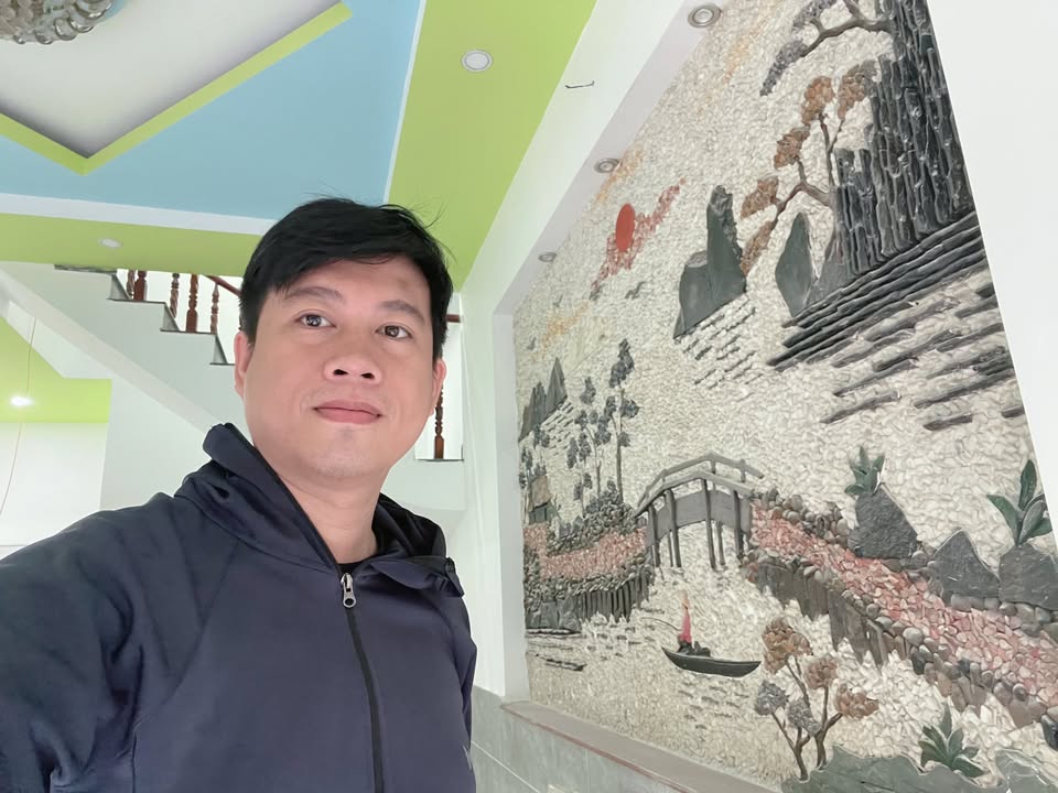 Nhà phố Dĩ An 105m² giá 5.3 tỷ - Hẻm ô tô thông thoáng!