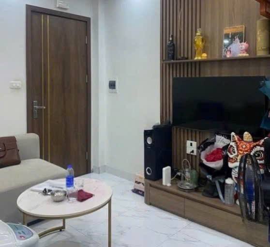 Chung cư Chùa Láng 50m² giá 9.5 triệu - Đầy đủ nội thất, sẵn sàng ở ngay!