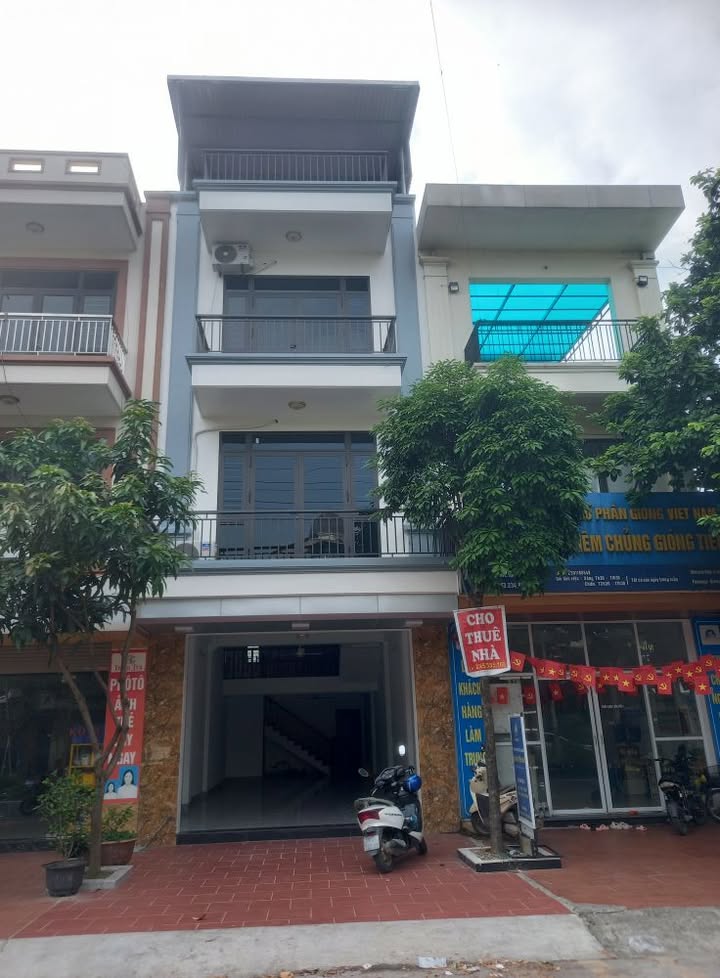 Nhà cho thuê mặt đường Dương Húc, Đại Đồng 4 phòng ngủ - Tiện nghi đầy đủ!