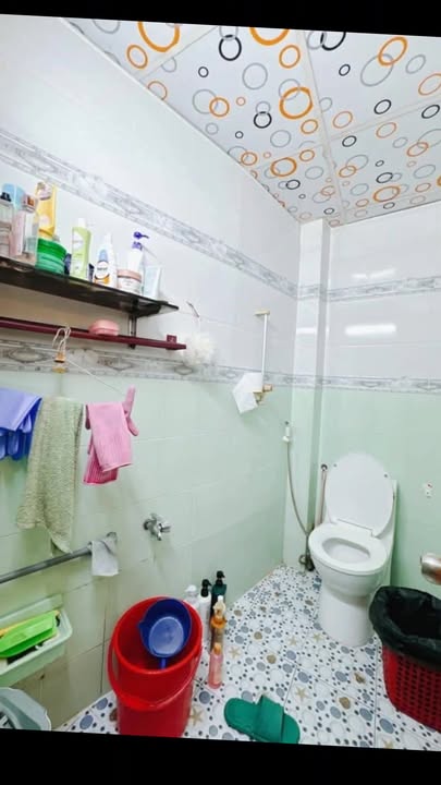 Nhà Bến Vân Đồn 69m² giá 4.95 tỷ - Vị trí trung tâm sầm uất!
