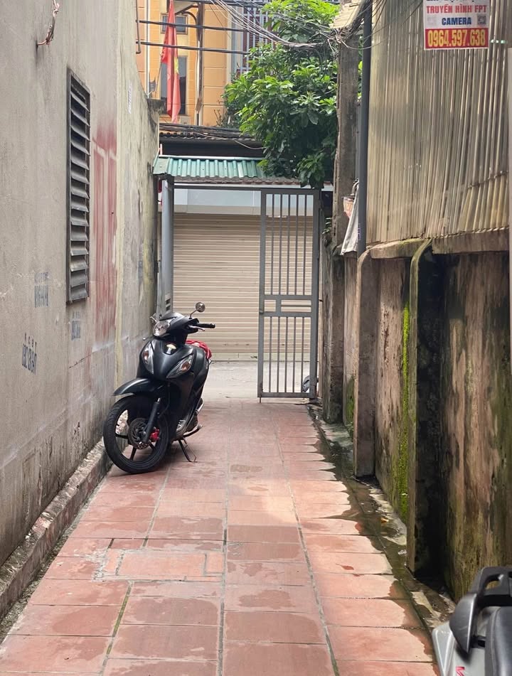 Nhà riêng ngõ 255 Lĩnh Nam 28m² giá 2.25 tỷ - Vị trí đắc địa không ngập nước!