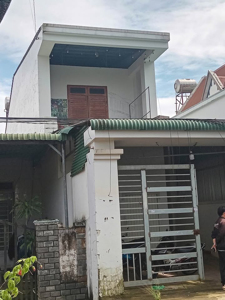 Nhà lầu kèm 7 phòng trọ đường Lê Thị Pha, Đức Trọng 188m² giá 3.8 tỷ - Sẵn nguồn thu ổn định!