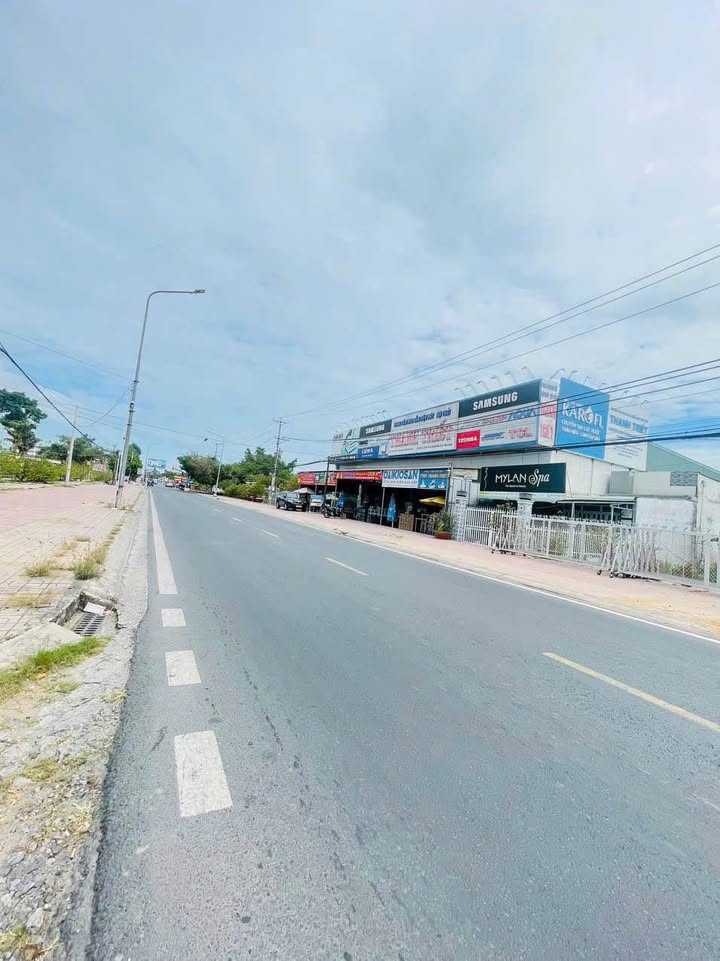 Lô đất mặt tiền Quốc lộ 30, Cao Lãnh 607m² giá 13 tỷ - Đầu tư sinh lời tuyệt vời!