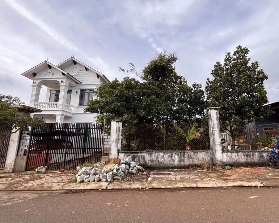 Bán gấp FrontHouse mặt tiền Trần Nguyên Hãn, Pleiku 135m² - Giao dịch nhanh chóng!