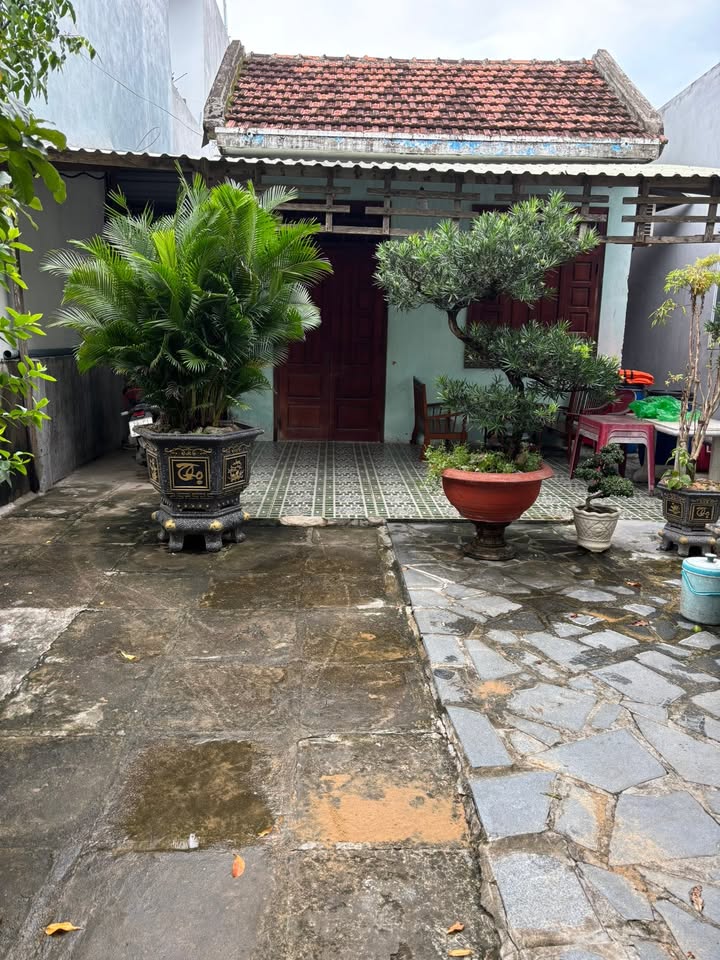 Nhà phố Ninh Tịnh 5, Phường 9, Tuy Hòa 200m² giá 2 tỷ - Gần đường ô tô rộng rãi!