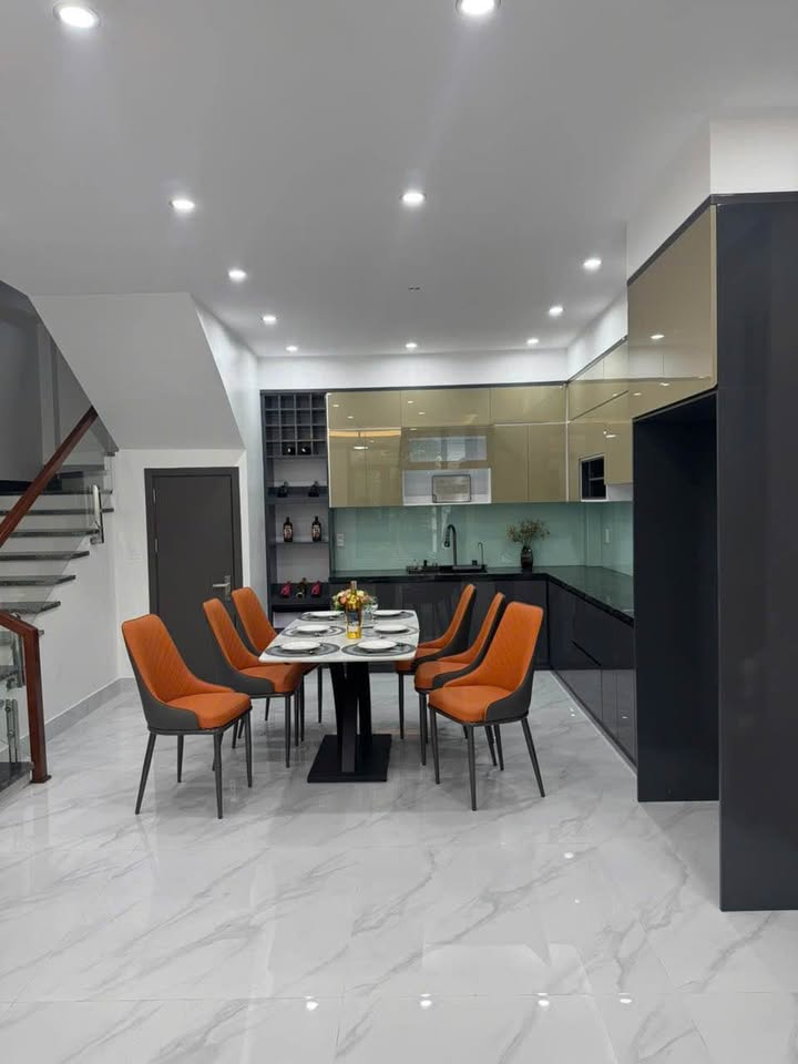 Nhà 4 Tầng trên Đường Cao Thắng, Hạ Long 63m² - Nội thất cao cấp, Sân rộng!