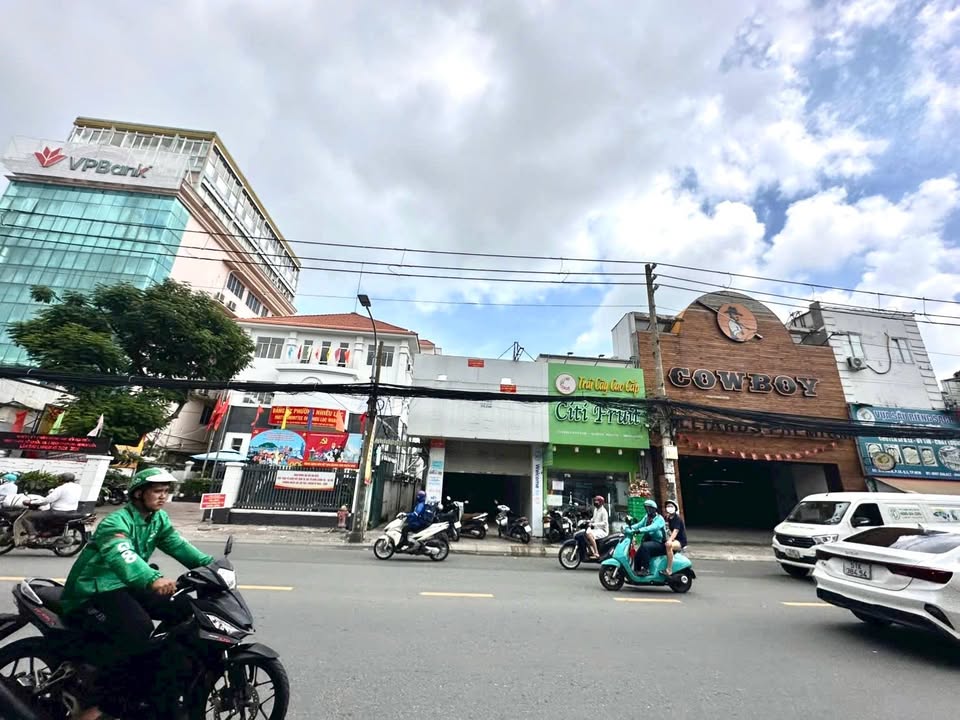 Cho thuê mặt tiền 2 mặt đường Cách Mạng Tháng 8, Quận 3 - Diện tích 80m², vị trí đắc địa cho kinh doanh!