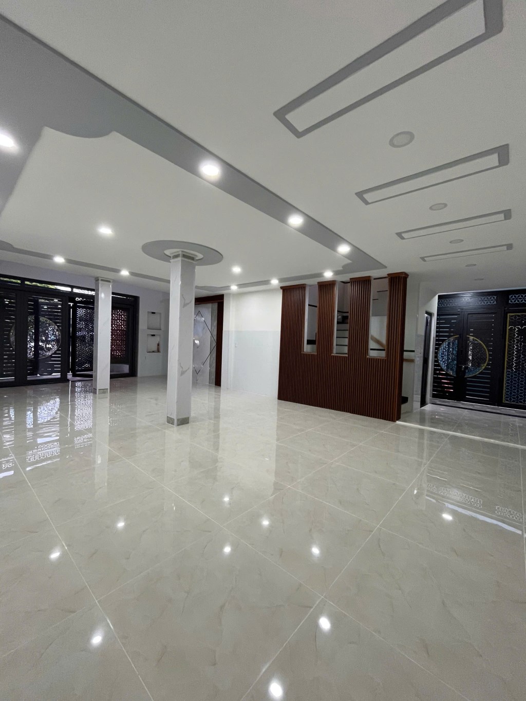Nhà phố 2 mặt tiền Lương Thế Vinh, 97m² giá 14.7 tỷ - Kinh doanh sầm uất