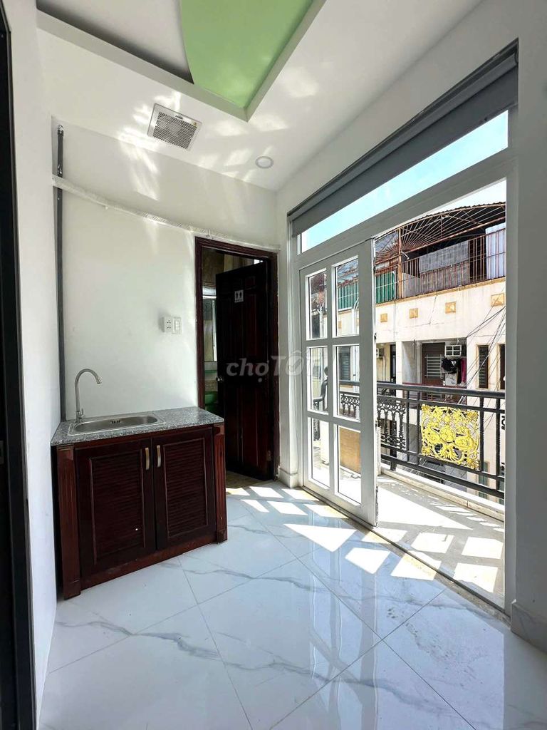 Phòng trọ 1 ngủ tại Hoa Sứ, Q. Phú Nhuận 30m² chỉ 6 triệu - Ban công thoáng mát!