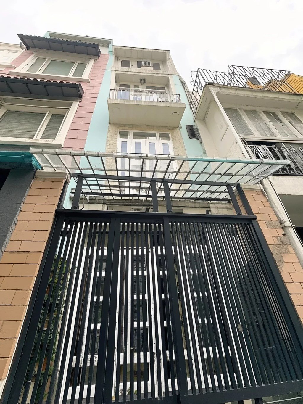 Bán nhà 4 tầng kiên cố tại Quận 3 - Hẻm thông ngay Lý Thái Tổ, giá chỉ 8.6 tỷ!