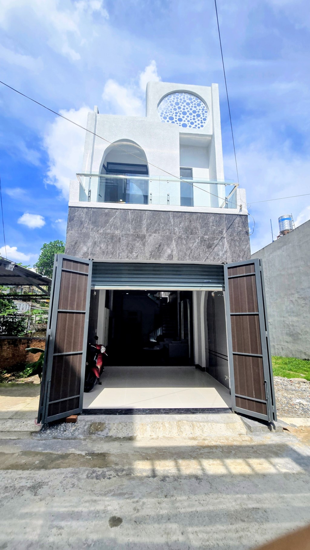 Nhà phố 1 trệt 1 lầu ở Tân Hiệp, Biên Hòa 140m² giá 3.65 tỷ - Thiết kế hiện đại, gần chợ!