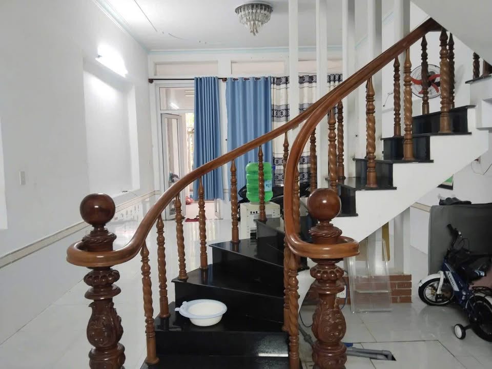 Nhà 3 tầng mặt tiền Trần Quý Khoách, Liên Chiểu, Đà Nẵng 90m² giá 6 tỷ - Đầu tư sinh lời ngay!