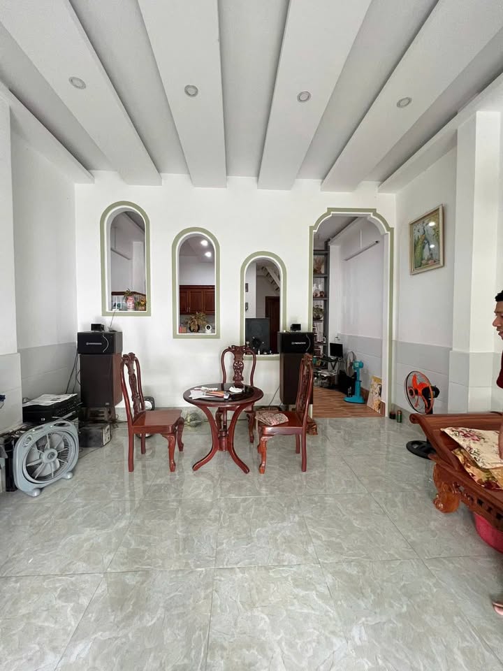 Nhà cho thuê nguyên căn mặt tiền Bình Khánh, Long Xuyên 8 triệu/tháng - Thích hợp kinh doanh online!