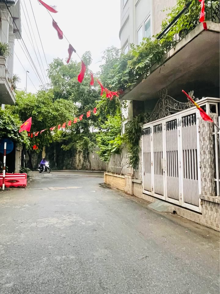 Nhà phố 699 Lạc Long Quân, Tây Hồ, 72m² giá 34 tỷ - Lô góc ô tô chạy vòng quanh!