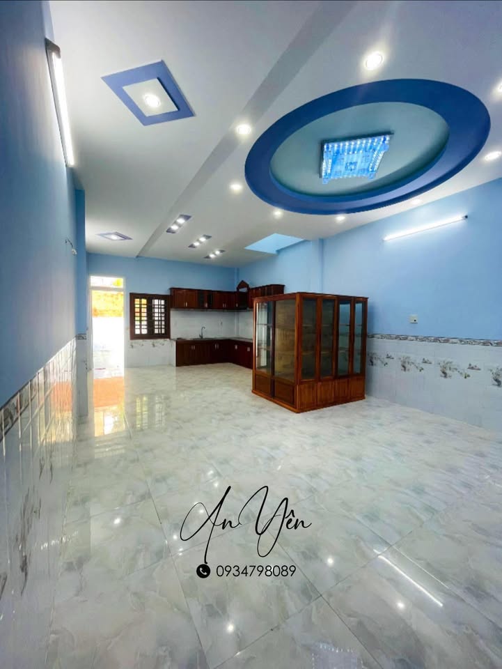 Nhà 2 mê mặt tiền Nguyễn Chí Thanh, Tuy Hoà 162m² giá 7.6 tỷ - Vị trí đắc địa gần biển!