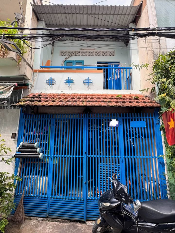 Nhà riêng 106 Lạc Long Quân, Quận 11 - 2.98 tỷ - Hẻm thông thoáng, gần công viên Đầm Sen!