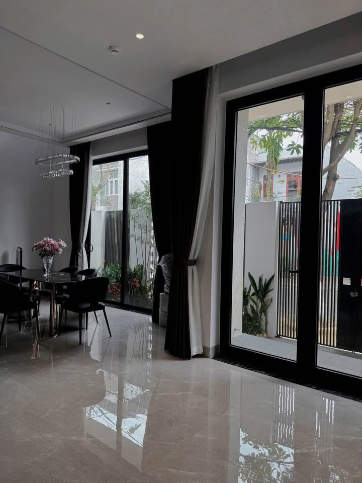 Villa góc cho thuê 150m² tại Thanh Khê, Đà Nẵng - Đầy đủ tiện nghi, giá chỉ 40 triệu/tháng!