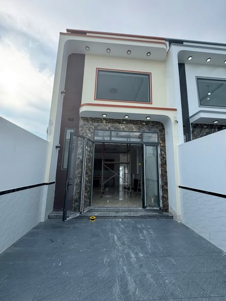 Nhà phố cao cấp Bà Điểm 200m² giá 4.38 tỷ - Sẵn sàng vào ở ngay!