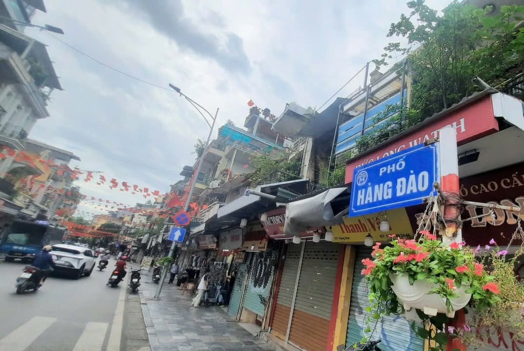 Nhà mặt phố Hàng Đào 141m² giá 135 tỷ - Đầu tư sinh lời tuyệt vời!