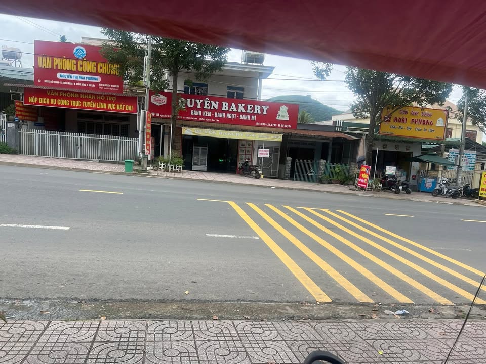 Nhà mặt tiền đường Nguyễn Tất Thành, Krông Bông 340m² giá 5.5 tỷ - Kinh doanh thuận lợi!