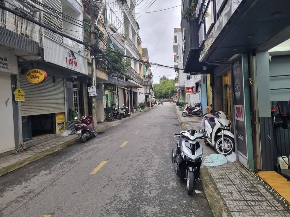 Nhà mặt tiền đường Nguyễn Lương Bằng, Đà Lạt 65m² giá 11.5 tỷ - Thiết kế hiện đại, kinh doanh sinh lời!