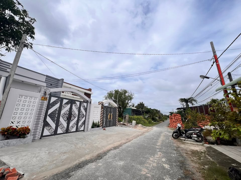 Nhà đẹp khu phố Long Tân, TP. Tây Ninh 135m² giá 1.79 tỷ - Thiết kế hiện đại, tiện nghi đầy đủ!