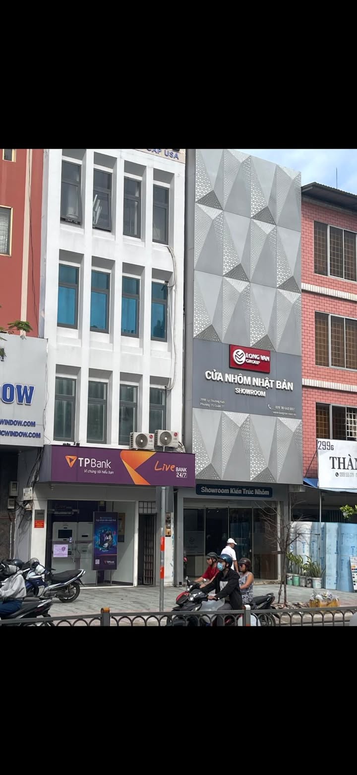 Nhà mặt tiền Lý Thường Kiệt, quận 10, 4 tầng, giá 30 triệu - Địa điểm lý tưởng cho kinh doanh