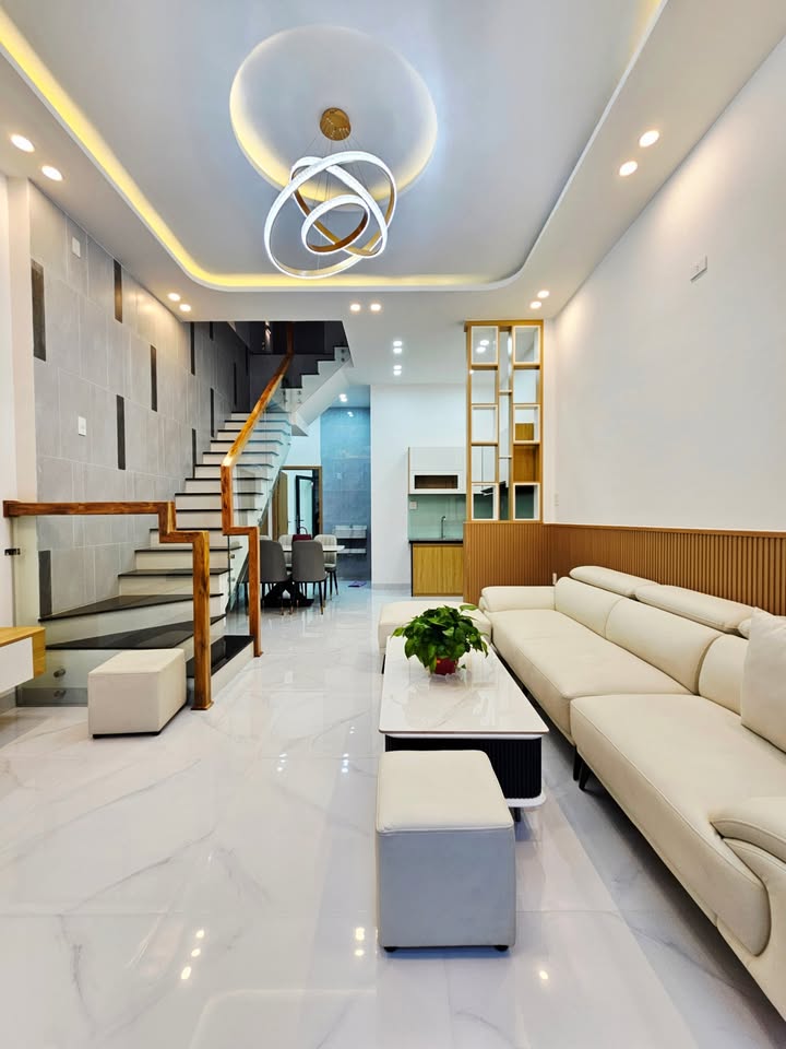 Nhà 2 tầng hẻm rộng Nguyễn Thái Học Quy Nhơn 57m² giá 3 tỷ - Tiện nghi đầy đủ gần biển!