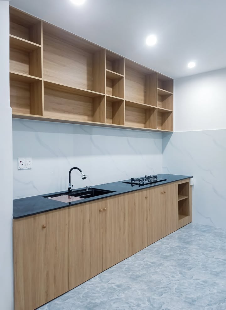 Nhà nguyên căn cho thuê tại 557/8 Nguyễn Văn Linh - Giá thỏa thuận, gần chợ và trường học!