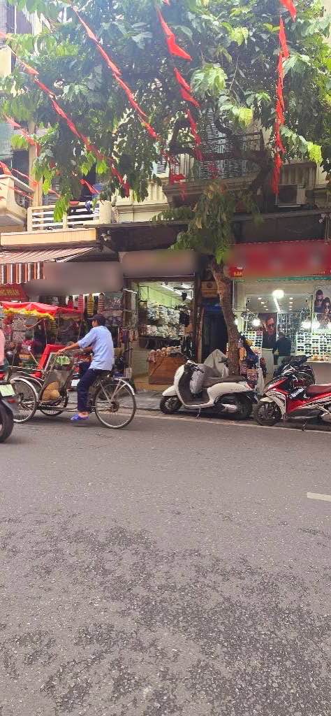 FrontHouse tại phố cổ Đồng Xuân Hoàn Kiếm 25m² giá 18.5 tỷ - Đầu tư sinh lời ngay!