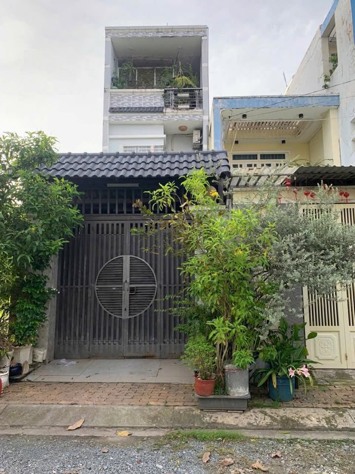 Nhà mặt tiền đường Tô Ký, xã Tân Xuân 100m² giá 5.6 tỷ - Đầu tư sinh lời!