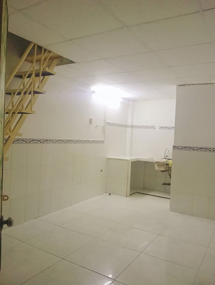Nhà cho thuê tại Xuân Thới Thượng Hóc Môn 18m² giá chỉ 2.5 triệu - Tiện nghi đầy đủ!