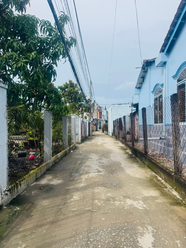 Nhà cấp 4 Cần Giuộc 104m² giá 1.7 tỷ - Bán gấp, gần trung tâm!