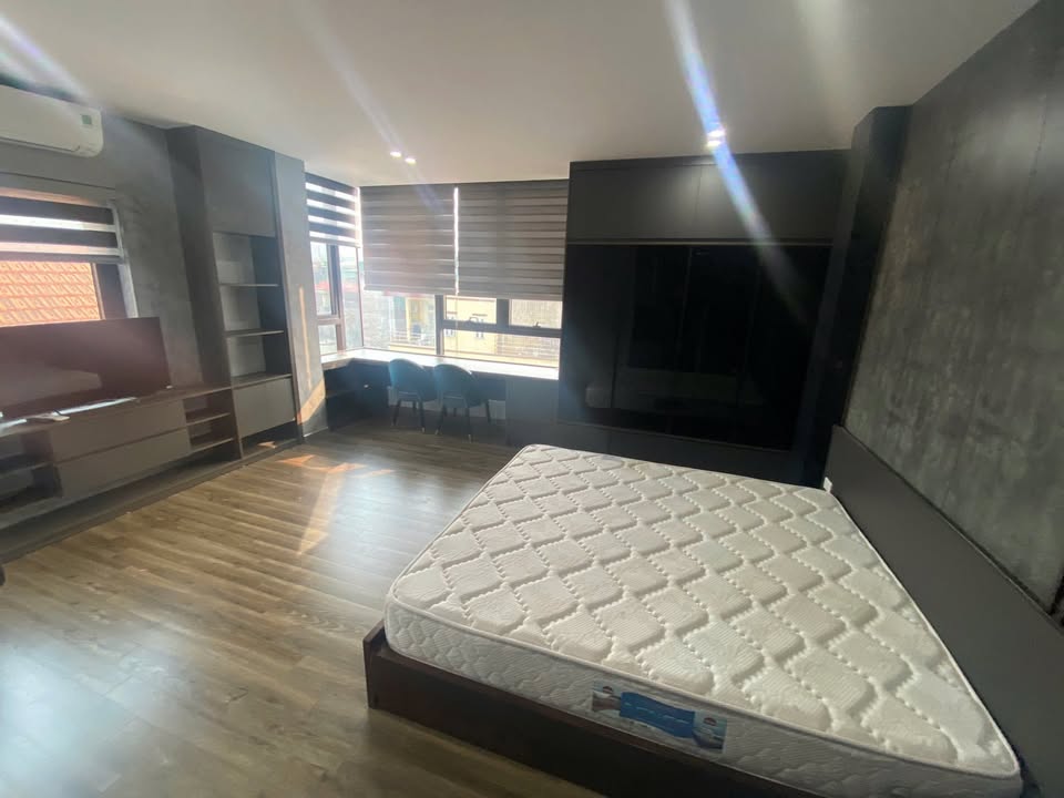 Studio cho thuê tại ngõ 381 Nguyễn Khang, 30m² - Full nội thất cao cấp, vào ở ngay!