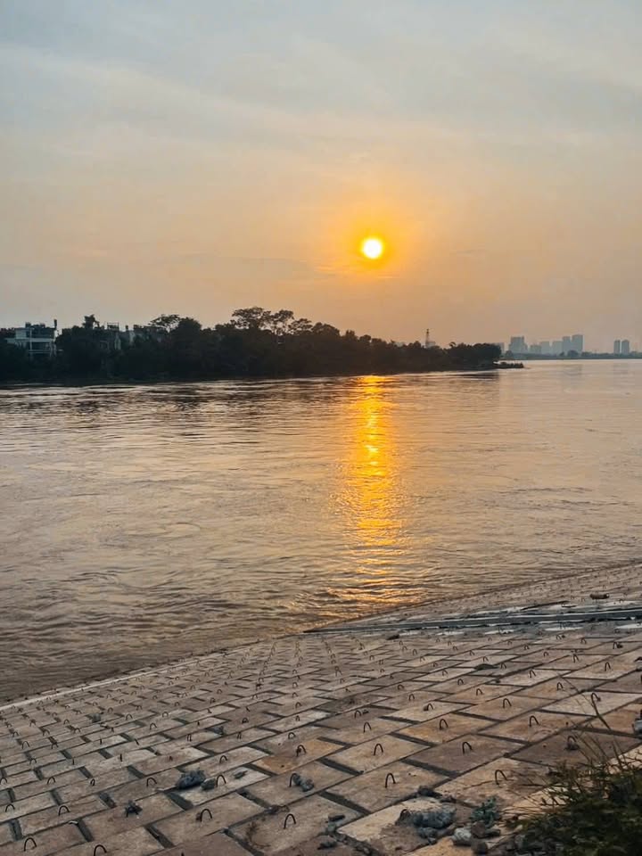 Nhà cấp 4 Bồ Đề, Long Biên 30m² giá 2.6 tỷ - View sông thoáng đãng!