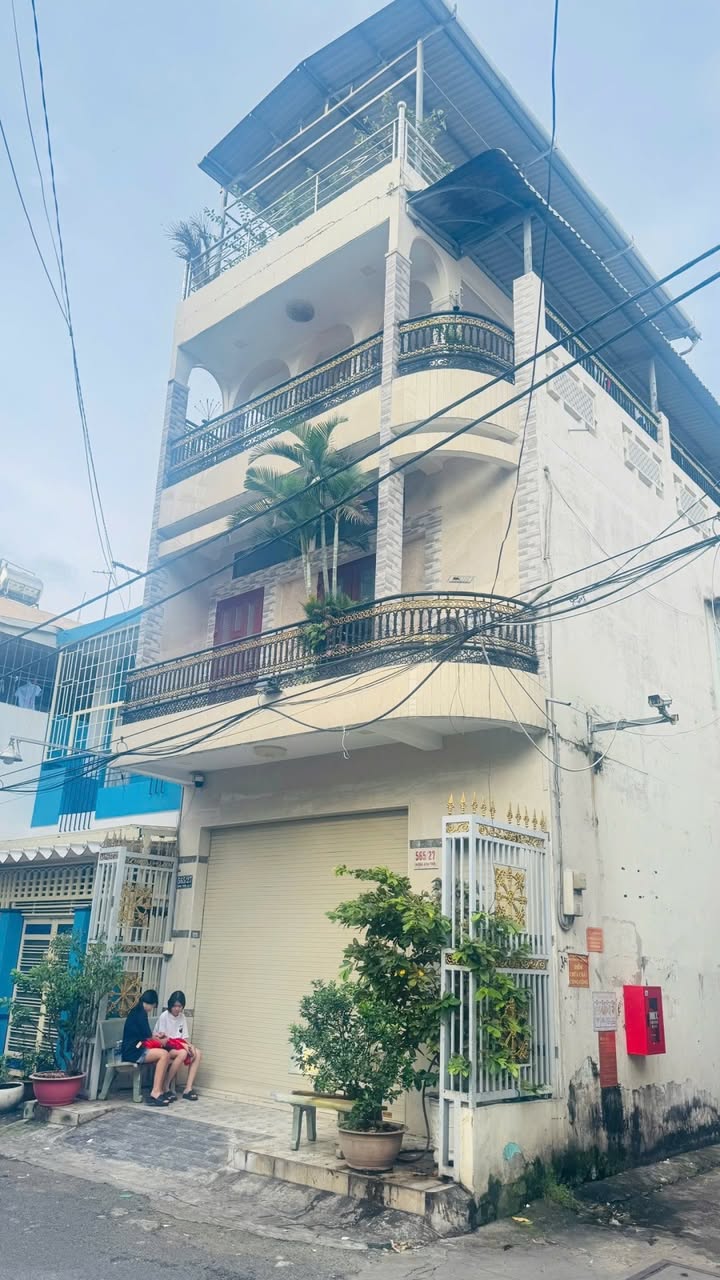 Nhà đẹp 3 tầng tại Quận 11, diện tích 42m², chỉ 7.8 tỷ - Sẵn sàng vào ở!